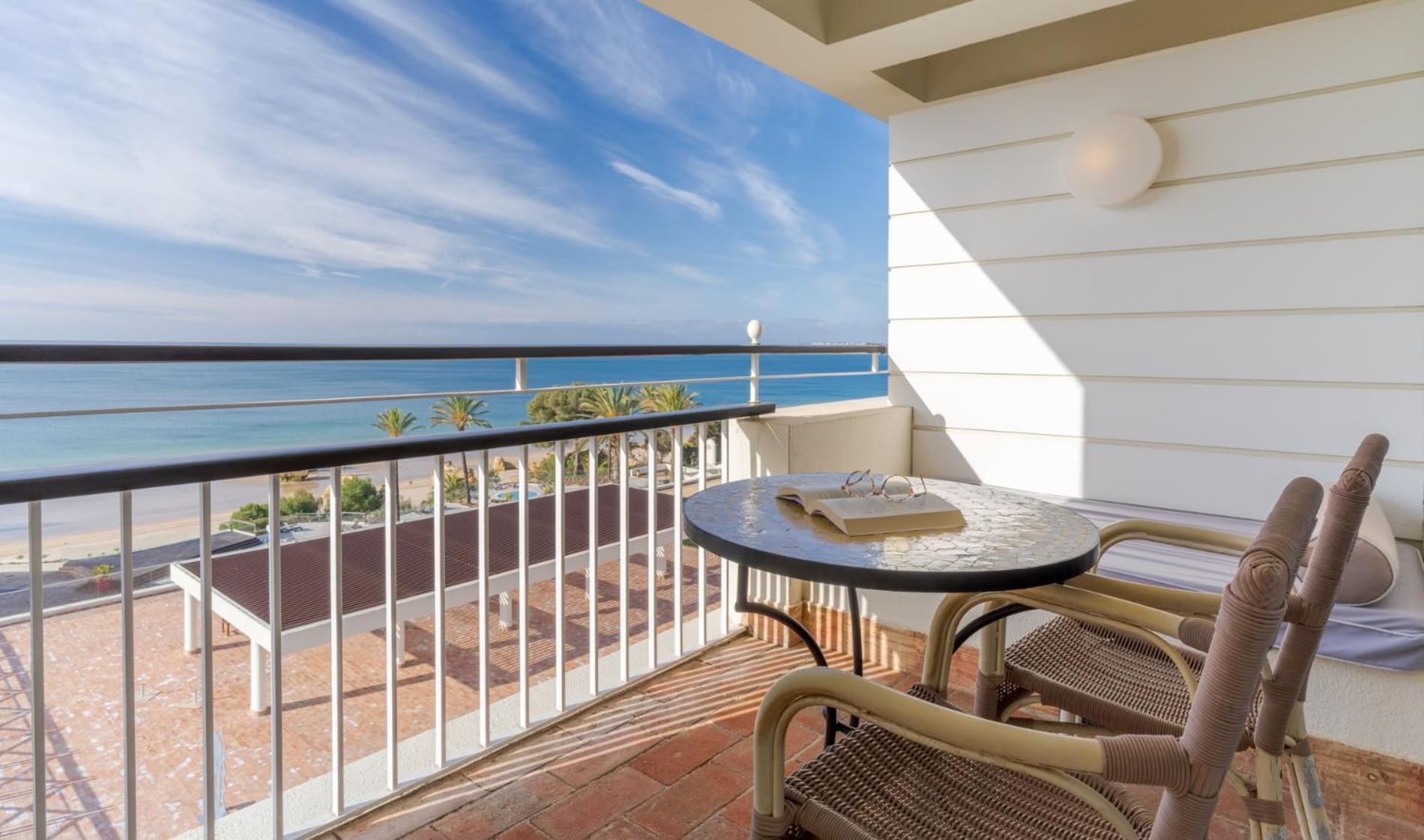 Pestana Alvor Praia Premium Beach & Golf Resort Dış mekan fotoğraf A balcony
