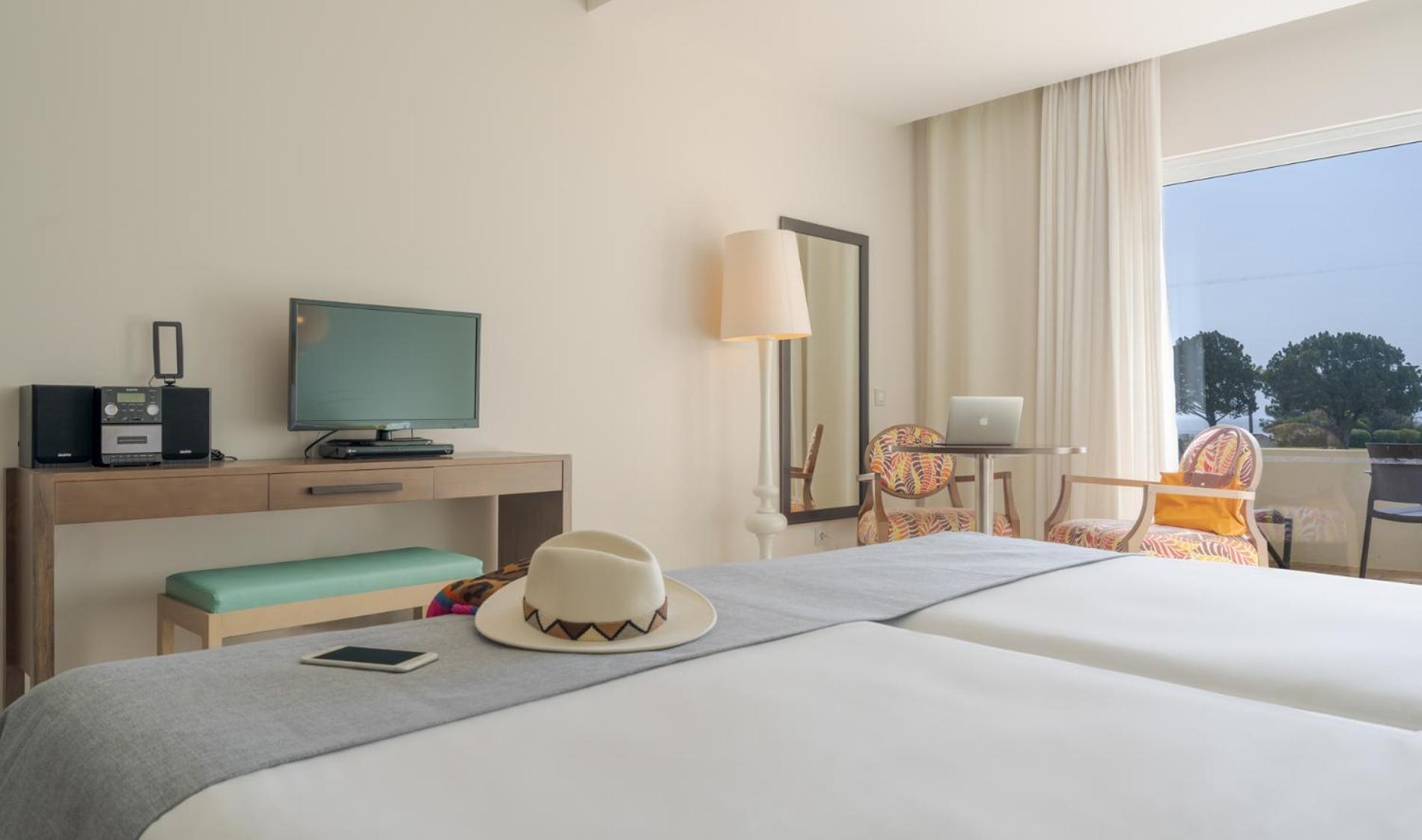 Pestana Alvor Praia Premium Beach & Golf Resort Dış mekan fotoğraf A room at the hotel