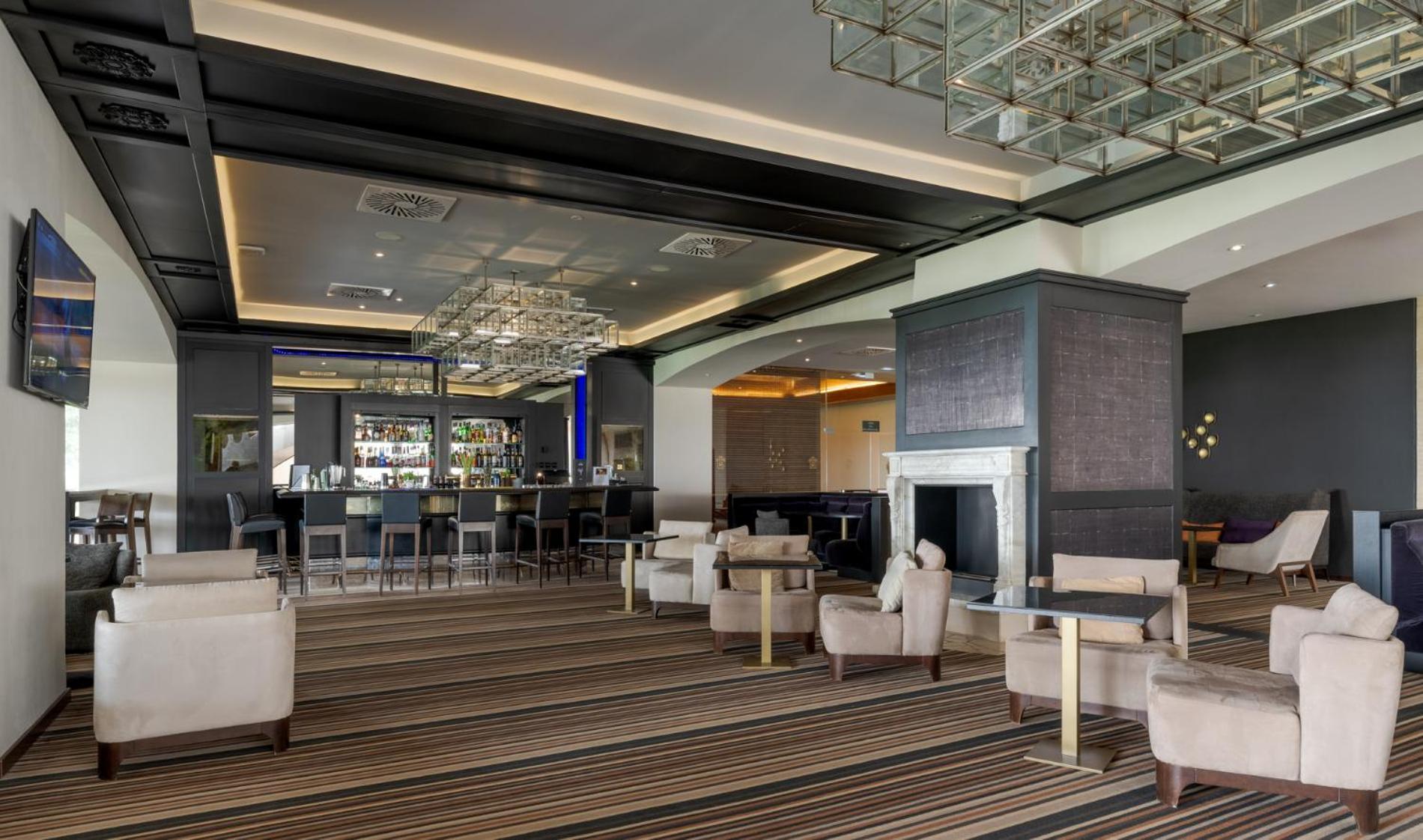Pestana Alvor Praia Premium Beach & Golf Resort Dış mekan fotoğraf The lounge at the airport