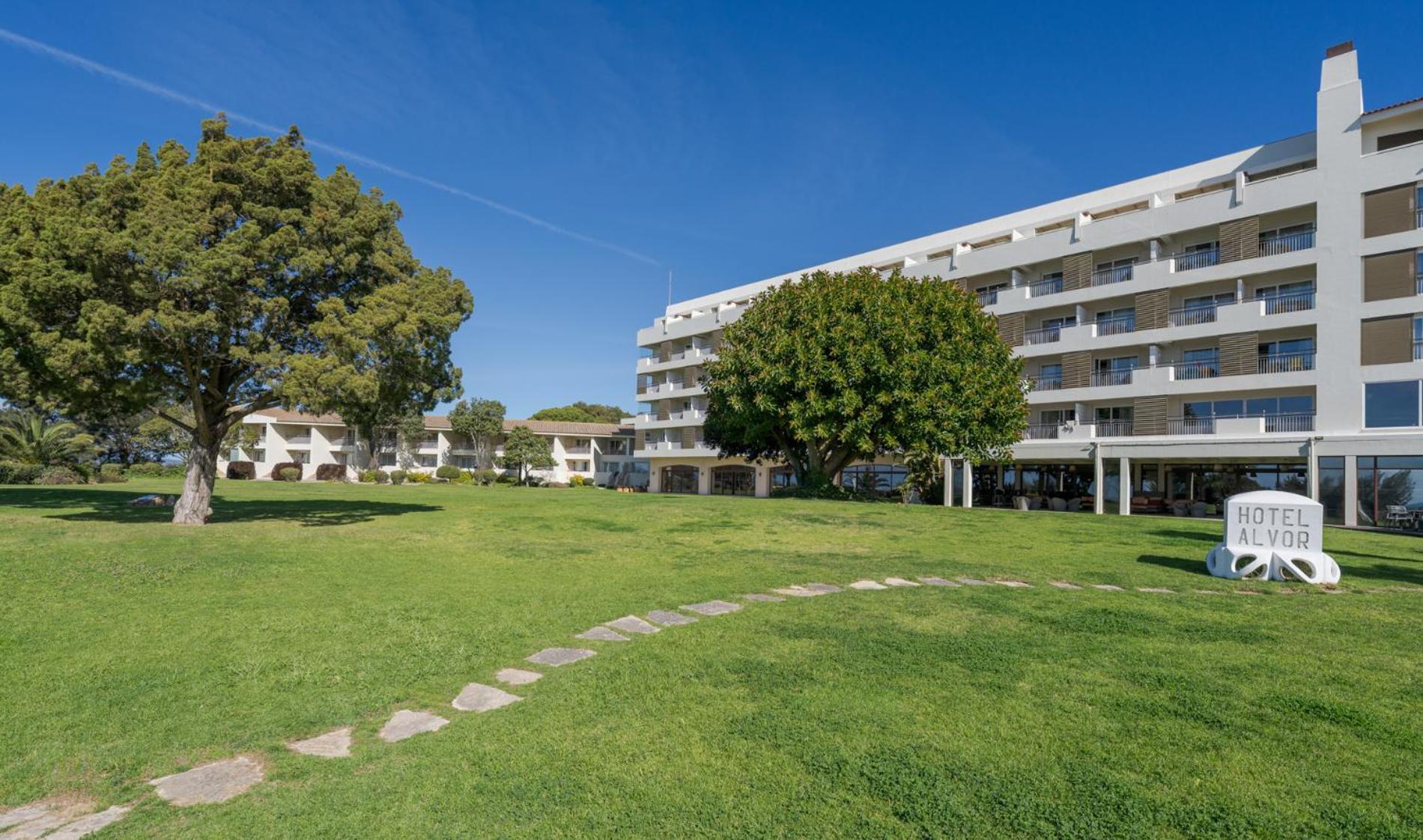 Pestana Alvor Praia Premium Beach & Golf Resort Dış mekan fotoğraf The Village Green